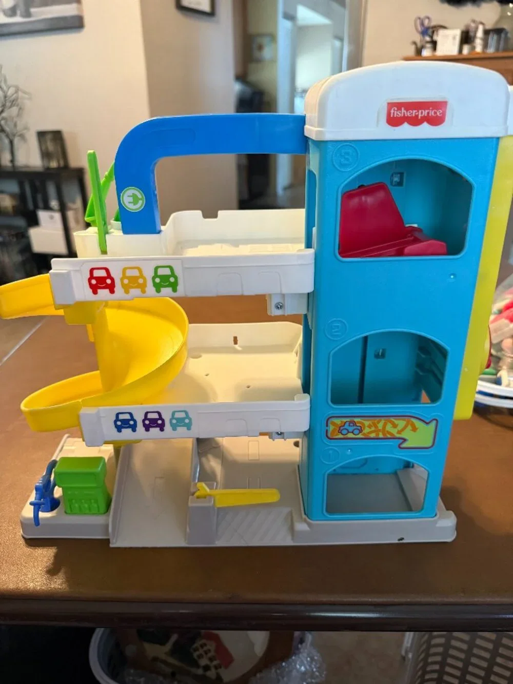 Fisher Price Little People Helpful Neighbor's Garage Playset Ramp Lift Bell